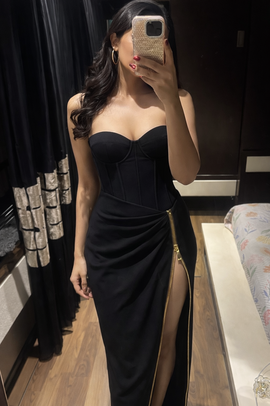 The sculpt black skirt