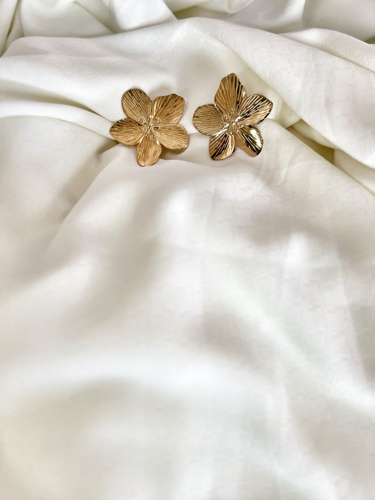 Serena flower earrings