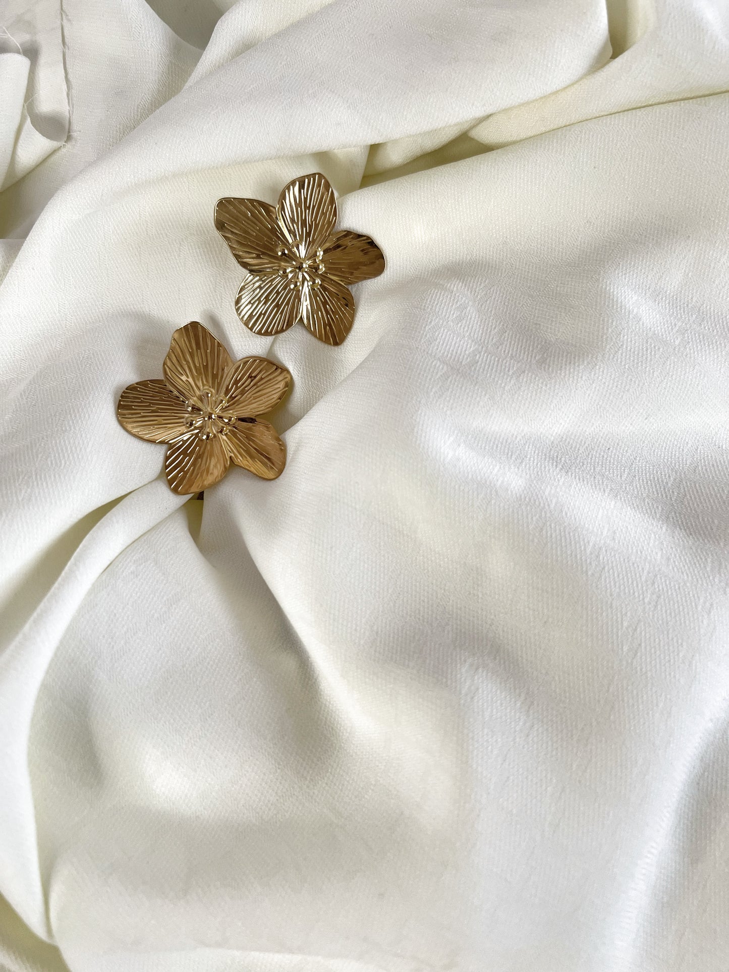 Serena flower earrings