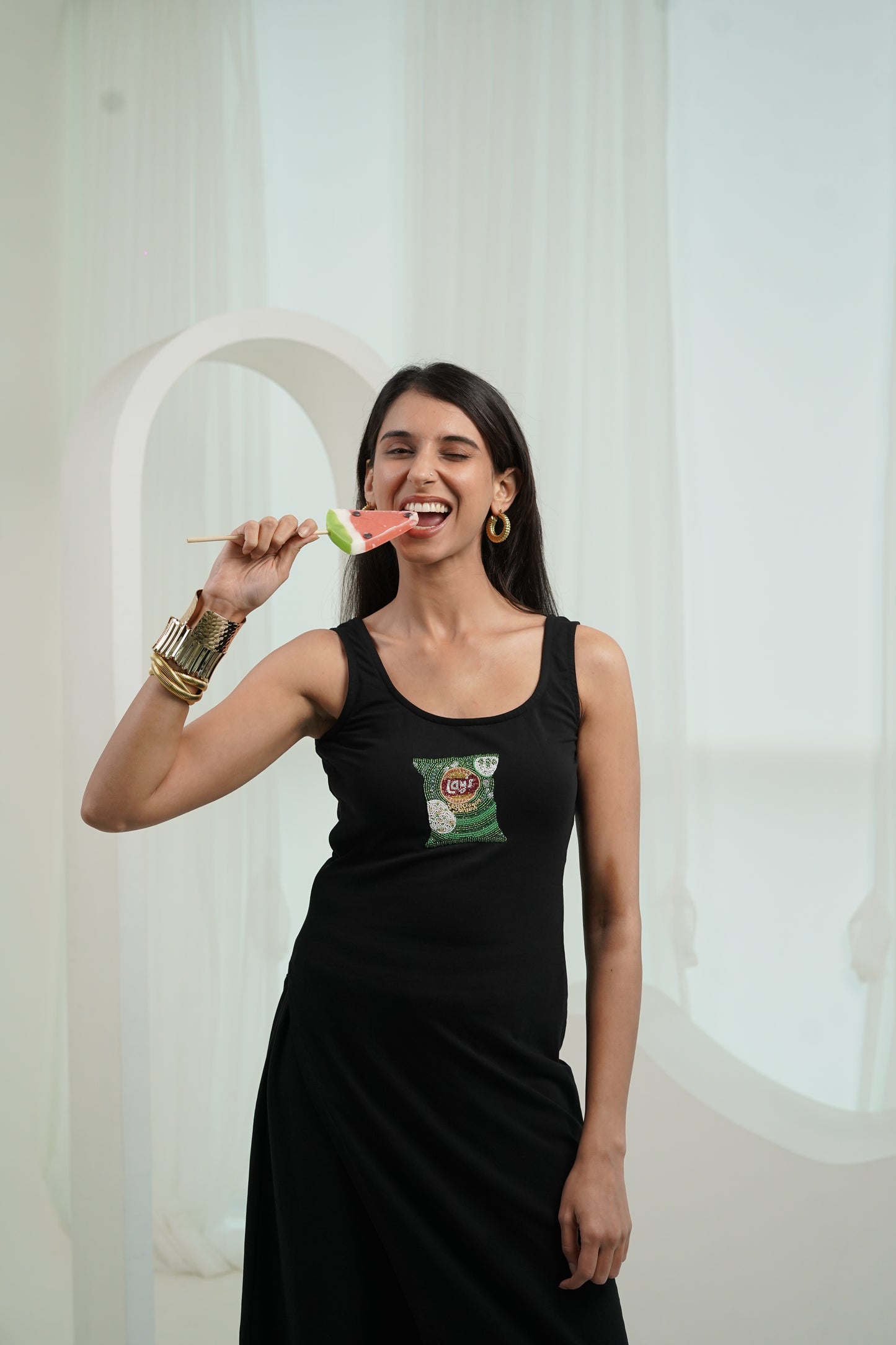 Lays black tank longline set