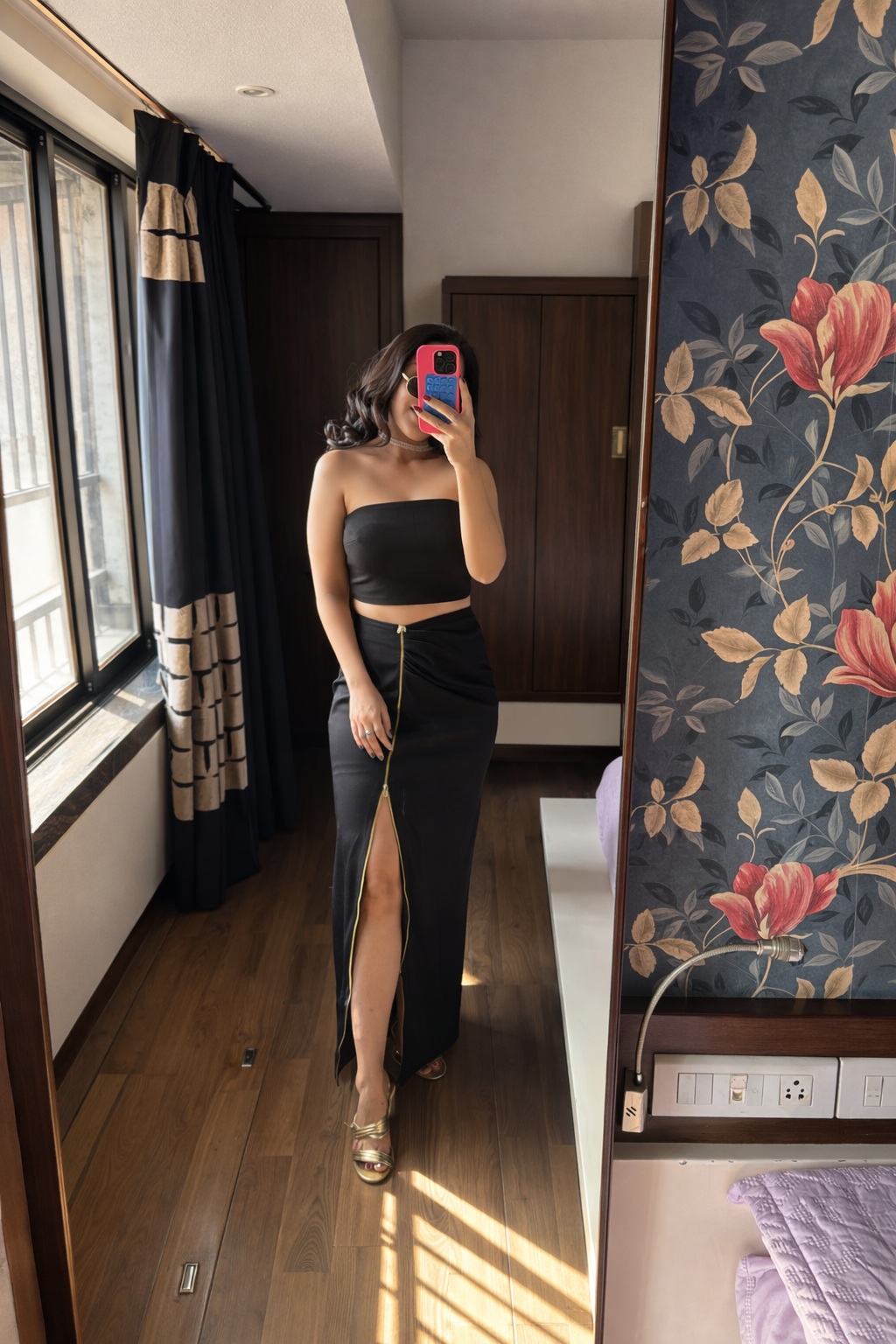 The sculpt black skirt