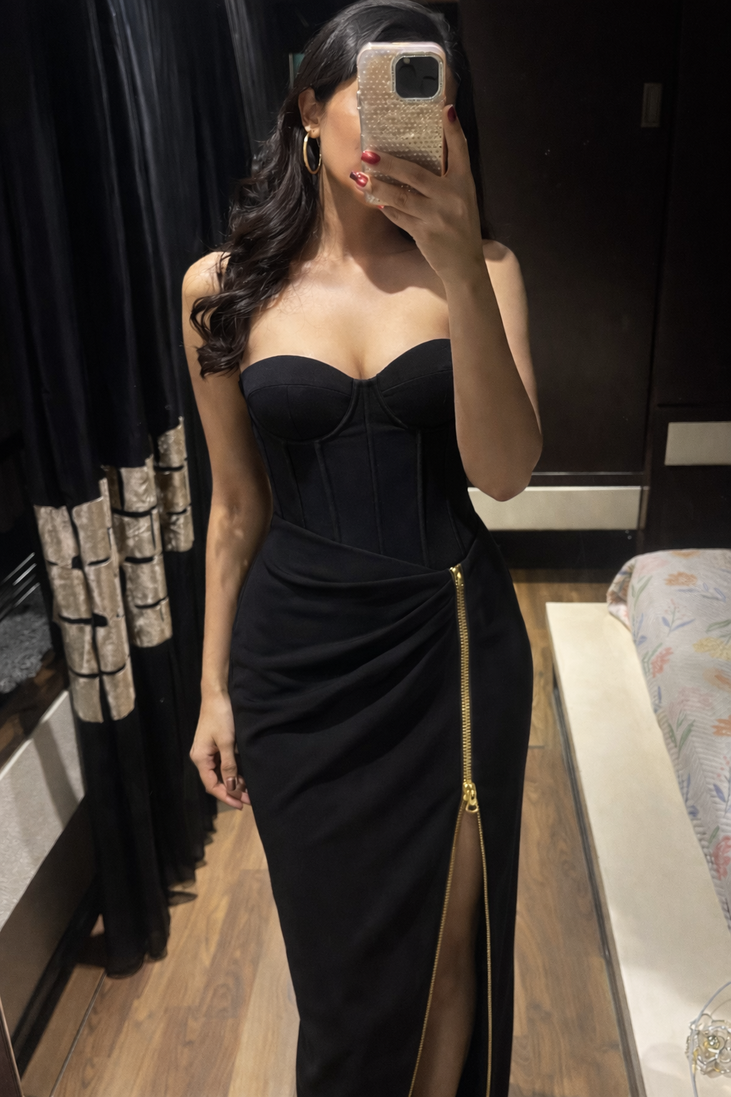 The sculpt black skirt